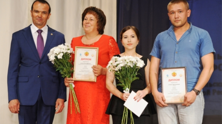 Награждены победители и призеры IV республиканского творческого конкурса замещающих семей «Çемье ăшши» («Семейный очаг»)