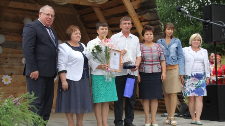В День семьи, любви и верности Альбина Егорова приняла участие в вручении медалей "За любовь и верность" в Чебоксарском районе