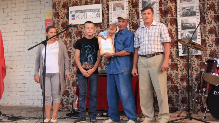 Многодетной семье Чиршкасинского сельского поселения вручили сертификат на земельный участок