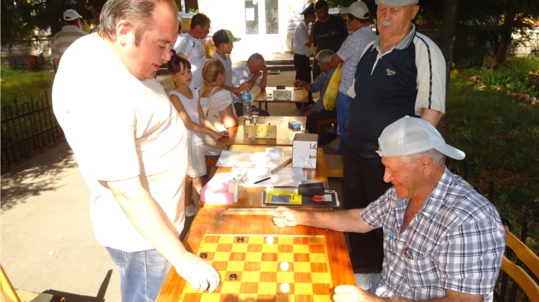 Шашисты и шахматисты определили победителей и призеров блиц - турнира, посвященного Дню города Канаш-2016