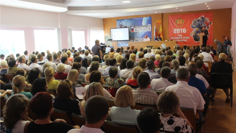 Глава администрации г. Канаш В.В. Софронов: «Народ должен заботиться о своем городе, как о родной семье»