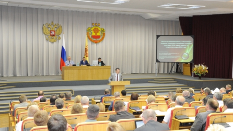 Министр Владимир Аврелькин выступил с докладом на расширенном заседании Кабинета Министров Чувашской Республики