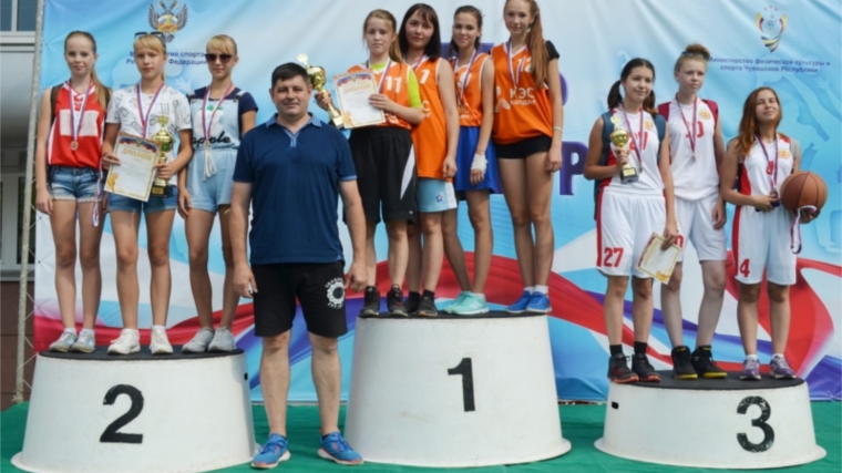 Баскетболисты города Канаша завоевали пять кубков Всероссийских массовых соревнований по уличному баскетболу «Оранжевый мяч-2016» в Чувашской Республике