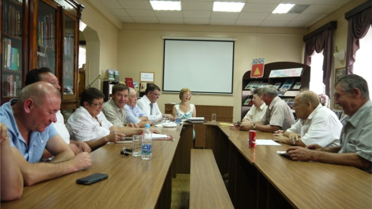 Круглый стол «Ядрин вчера, сегодня, завтра» » с главами Ядринского городского поселения разных лет и почетными гражданами г. Ядрина