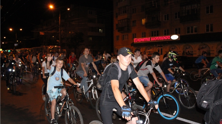 Ночной велопробег, посвященный дню города Чебоксары, собрал около 1000 участников