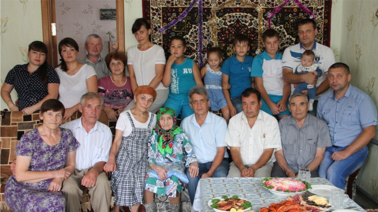 Человек, отмечающий 100-летний юбилей, достоин стать легендой