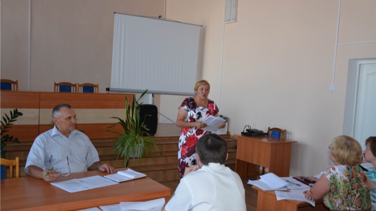 Должников по налогам и отчислениям заслушали на очередном заседании межведомственной комиссии