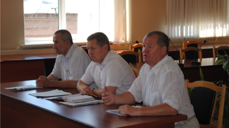 Глава администрации Шемуршинского района провел совещание по текущим вопросам