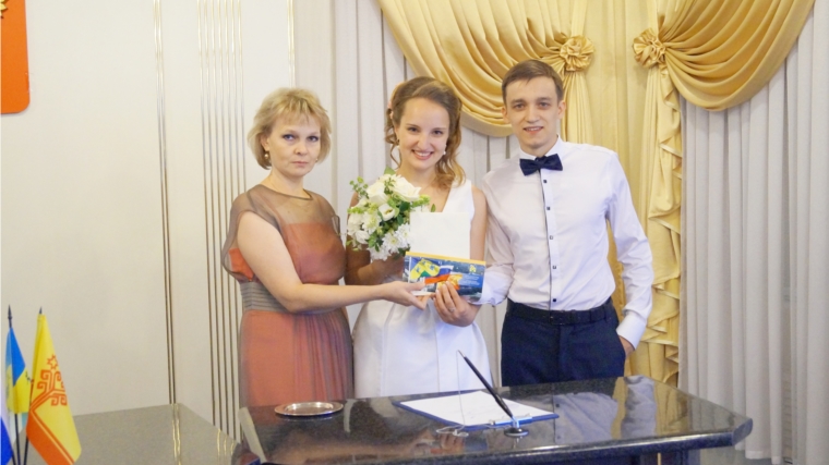 Пять пар новобрачных скрепили свой союз в День города Новочебоксарска