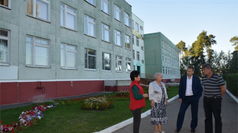 Глава администрации города Шумерли проинспектировал готовность школ к новому учебному году