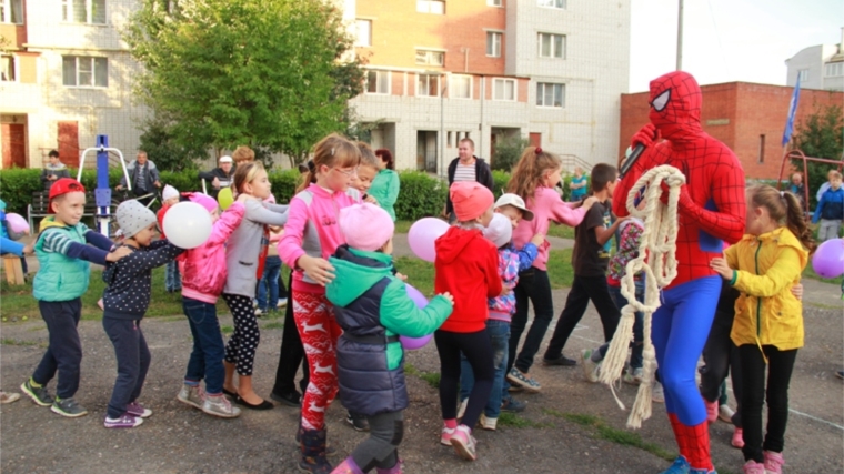Дворовые праздники в Новочебоксарске радуют взрослых и детей