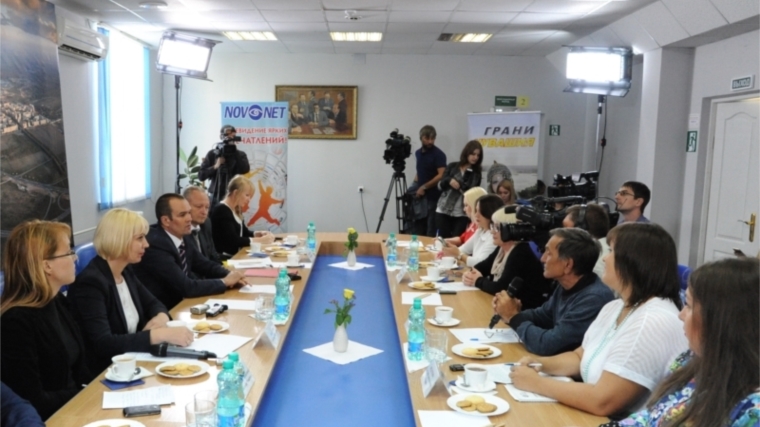 Актуальные вопросы развития Новочебоксарска обсудили журналисты за круглым столом с Главой Чувашии Михаилом Игнатьевым