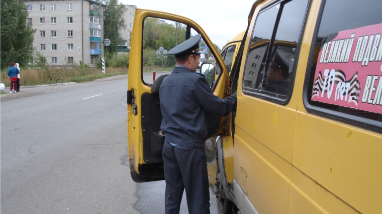Сегодня представитель Управления авто-дорожного надзора по Чувашской Республике совместно с работниками администрации г. Канаш провел проверку перевозчиков на маршрутах регулярных перевозок пассажиров г. Канаш