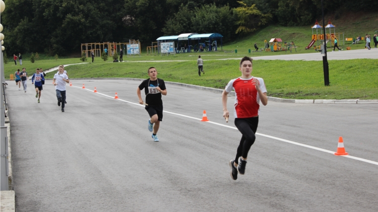 Стартовал традиционный легкоатлетический пробег среди школьных команд на Кубок главы города Чебоксары