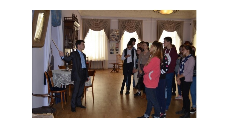 Студенты Чебоксарского электромеханического колледжа посетили выставку, посвященную династии купцов Ефремовых