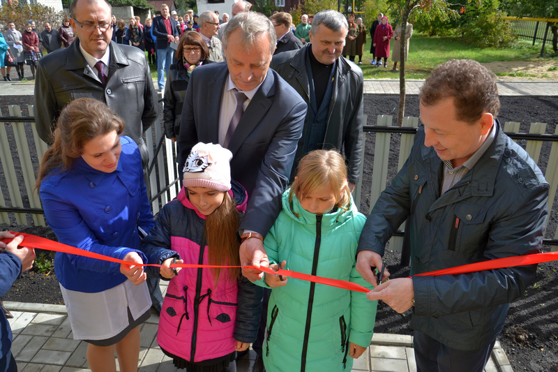 В рамках Единого информационного дня в селе Ахматово Алатырского района состоялось открытие нового модульного фельдшерско-акушерского пункта