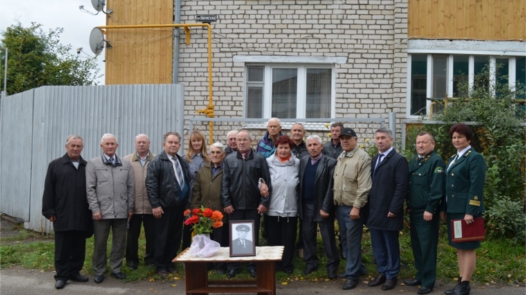В рамках Единого информационного дня в Мариинско-Посадском районе состоялось открытие мемориальной доски Заслуженному лесоводу Российской Федерации Ивану Сергееву