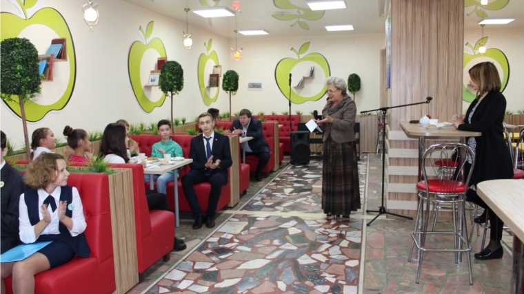 Фотограф и журналист Екатерина Рождественская стала первым гостем первого «Школьного кафе» города Чебоксары