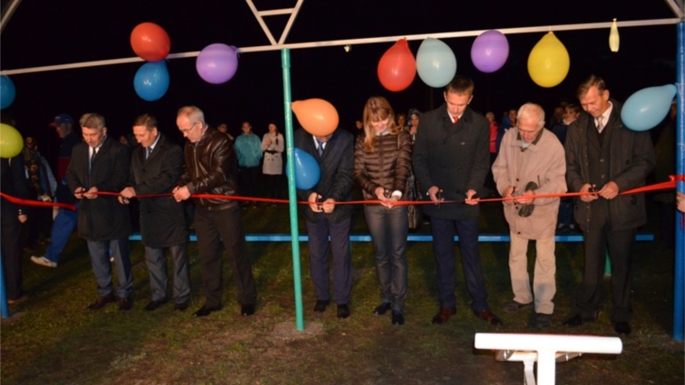 В селе Октябрьское состоялось открытие детской спортивной площадки