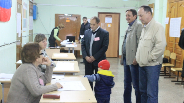 Министр труда и социальной защиты Чувашской Республики Сергей Димитриев посетил избирательные участки Козловского района
