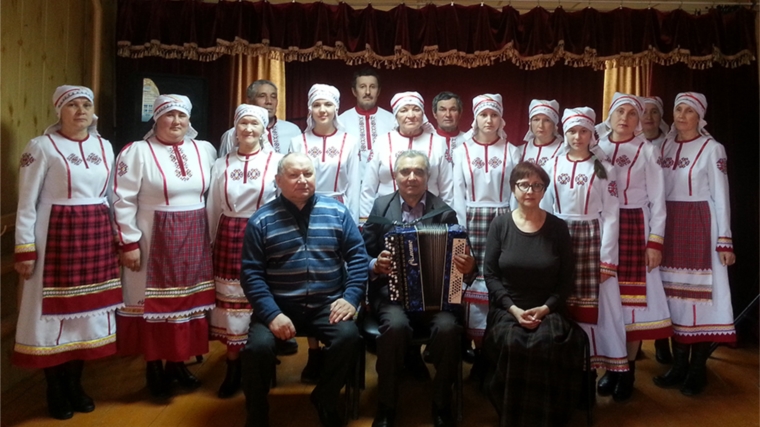 Межрегиональный радиоконкурс фольклорных коллективов «Иксĕлми çăлкуçсем» продолжается