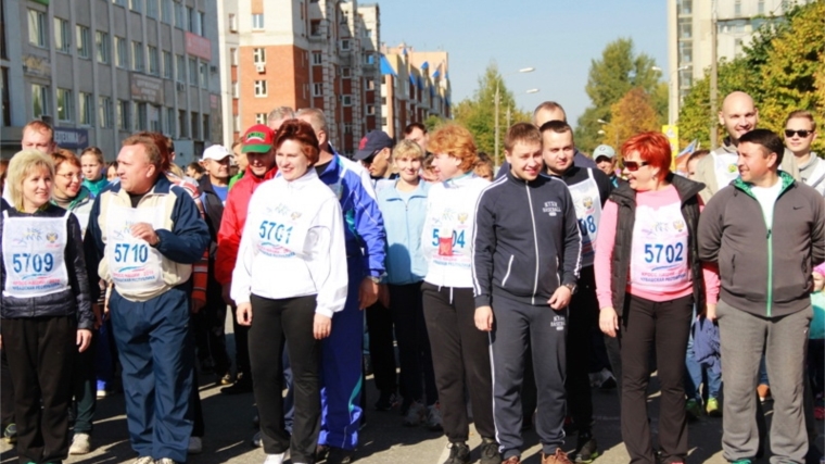 Министр Алла Самойлова вместе с новочебоксарцами приняла участие в массовом забеге «Кросс нации – 2016»