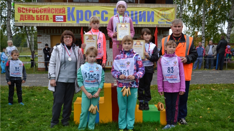 В Алатырском районе прошел муниципальный этап Всероссийского дня бега «Кросс Нации-2016»