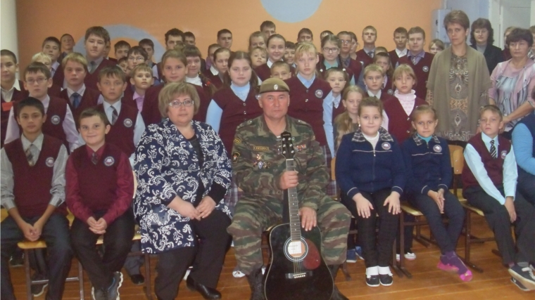 В Алтышевской средней школе ветеран спецназа А.Е. Мингалев провел урок мужества