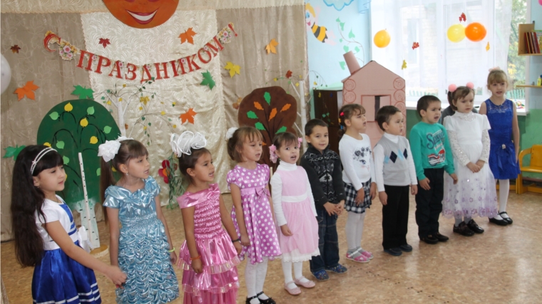 Шумерлинские работники системы дошкольного образования принимают поздравления с профессиональным праздником