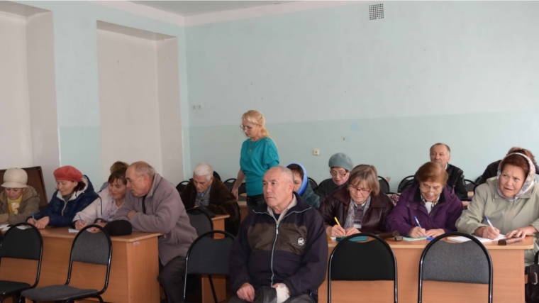 В Канашском педагогическом колледже начали обучение на курсах компьютерной грамотности второй поток пенсионеров