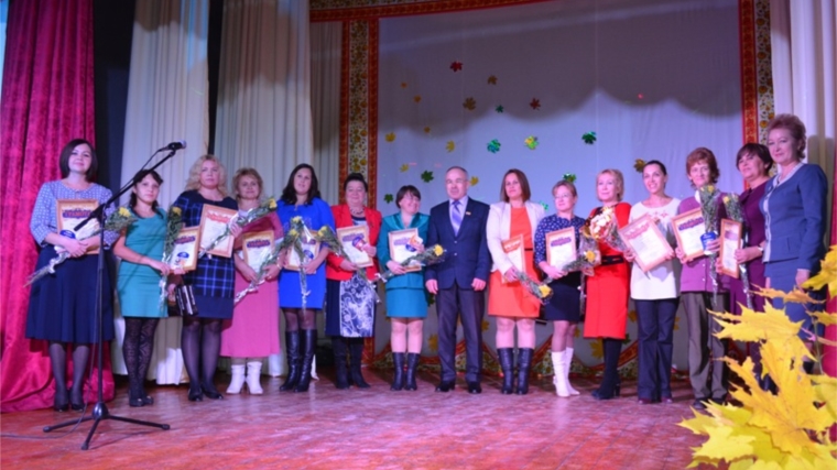 Педагоги и ветераны педагогического труда Мариинско-Посадского района отметили профессиональный праздник