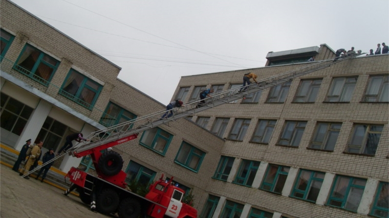 В Шумерле в рамках Всероссийской штабной тренировки по гражданской обороне проведена отработка действий аварийно-спасательных служб