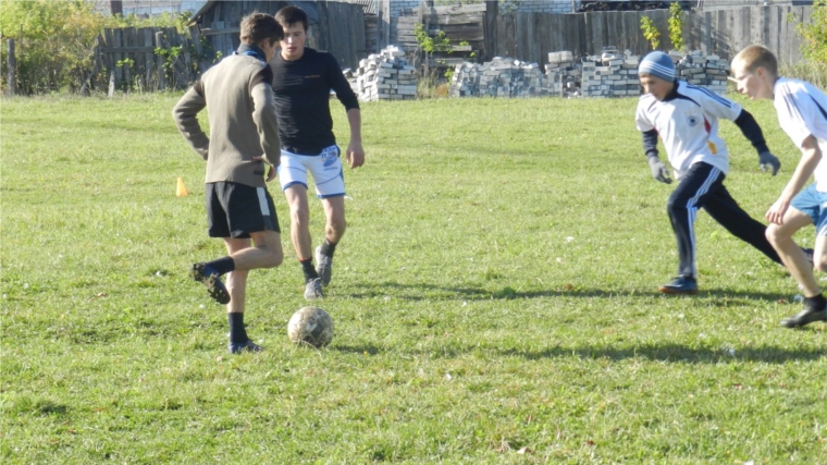 В Шумерлинском районе прошли соревнования по мини-футболу, организованные в честь 210-летия Храма Покрова Пресвятой Богородицы села Ходары