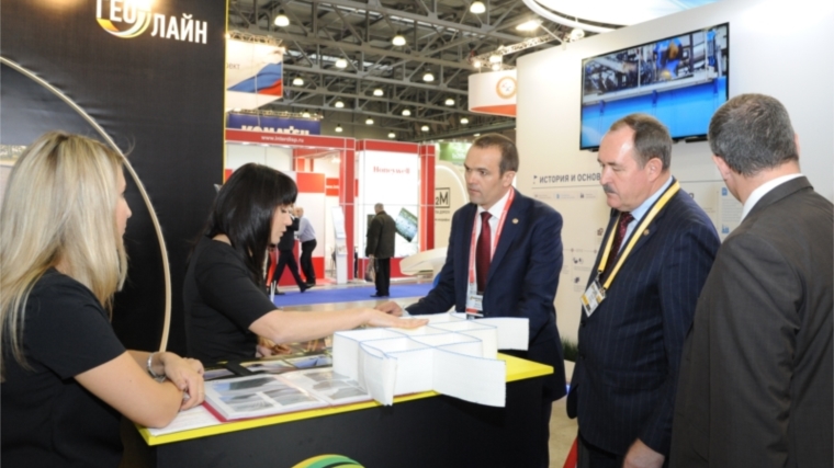 Глава Чувашии Михаил Игнатьев посетил Международную специализированную выставку-форум «ДорогаЭкспо-2016»