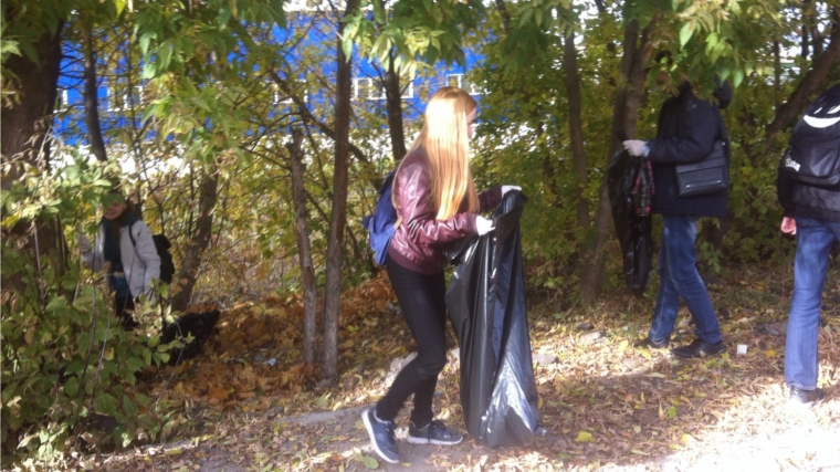 Молодежь Ленинского района поддерживает экологическую акцию «чистый четверг»