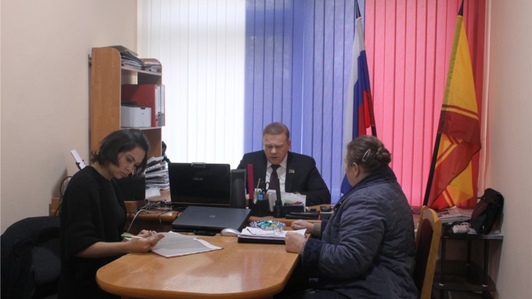 Депутаты отчитываются перед избирателями: Виктор Горбунов провел прием граждан