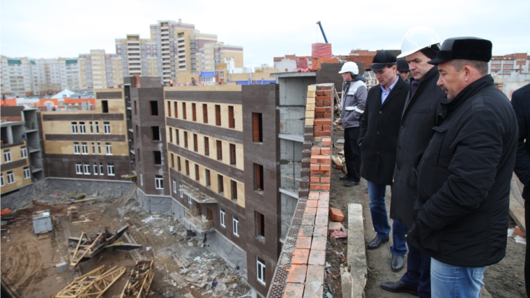 Глава администрации города Чебоксары Алексей Ладыков проверил ход работ на месте строительства школы по улице Гладкова