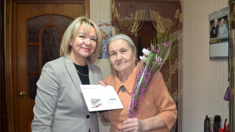 Труженицы тыла, ветераны труда принимали поздравления с 90-летним юбилеем