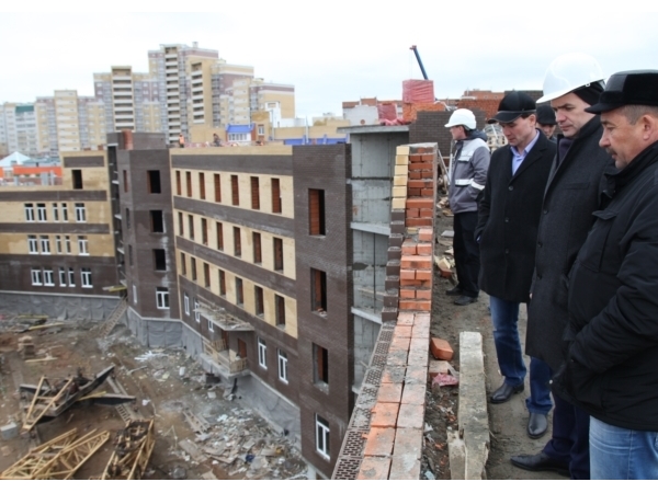 Глава администрации Чебоксар проверил ход строительства школы по улице Гладкова (&quot;Чебоксары.ру&quot;)