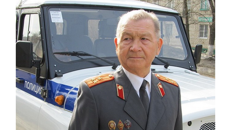 С 80-летним юбилеем ветерана МВД Ивана Николаевича Кузьмина поздравило руководство города Шумерли