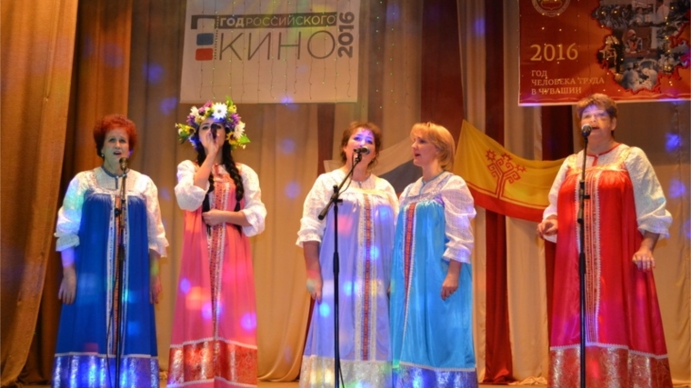 Народный вокальный ансамбль "Шумерлиночка" и танцевальный коллектив "Вдохновение" выступили на сцене Порецкого районого Дворца культуры