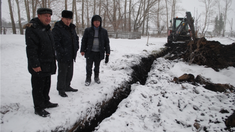 Глава администрации района Владимир Денисов ознакомился с ходом ремонтных работ отапливаемых санитарно-технических помещений в школах района