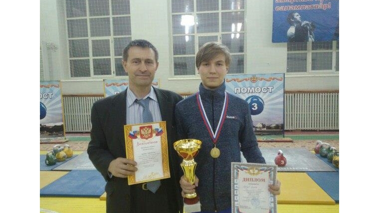 Красночетайский гиревик завоевал «золото» на всероссийских соревнованиях среди юношей и девушек 1998 г.р. и моложе