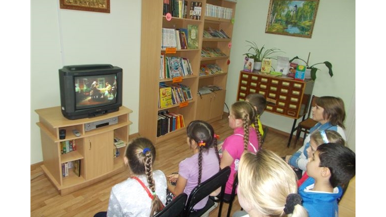 В Порецкой детской библиотеке прошел просмотр видеофильма по произведению Г. Троепольского «Белый Бим Черное ухо»
