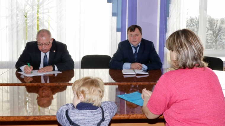 В рамках Единого информдня министр Александр Иванов провел ряд встреч с населением в Канашском районе
