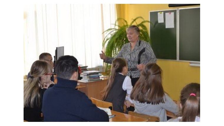 В школе п.Опытный прошла встреча старшеклассников с заместителем председателя общественной организации «Комитет солдатских матерей Чувашской Республики»