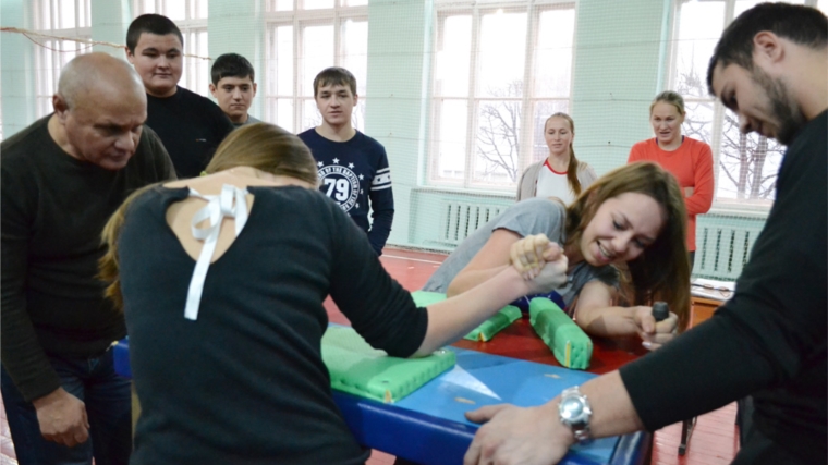 В Чебоксарском политехническом институте завершился турнир по армрестлингу среди студентов
