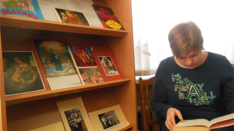 Разнообразными мероприятиями отметили День матери в библиотеках города Шумерли