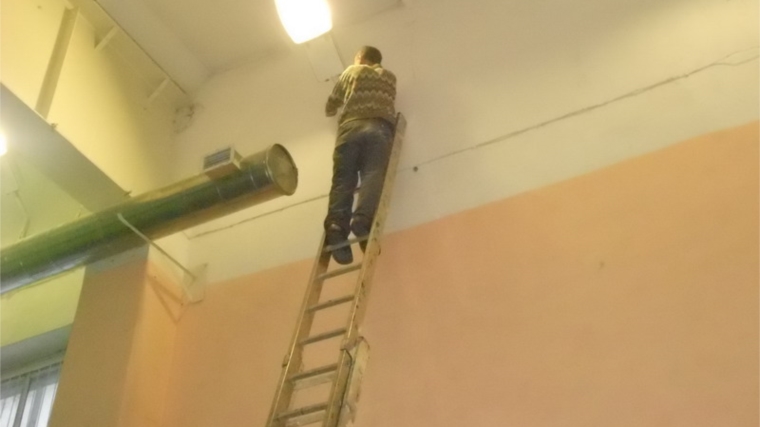 В детско-юношеской спортивной школе города Шумерли начался второй этап ремонтных работ по освещению