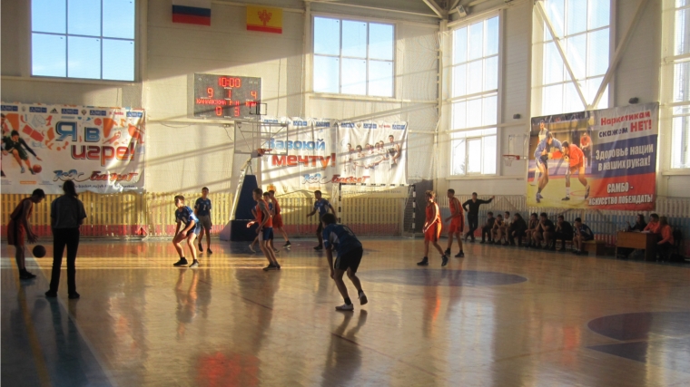 Спортивный зал ДЮСШ «Локомотив» принимает игры очередного розыгрыша первенства Чувашской Республики по баскетболу
